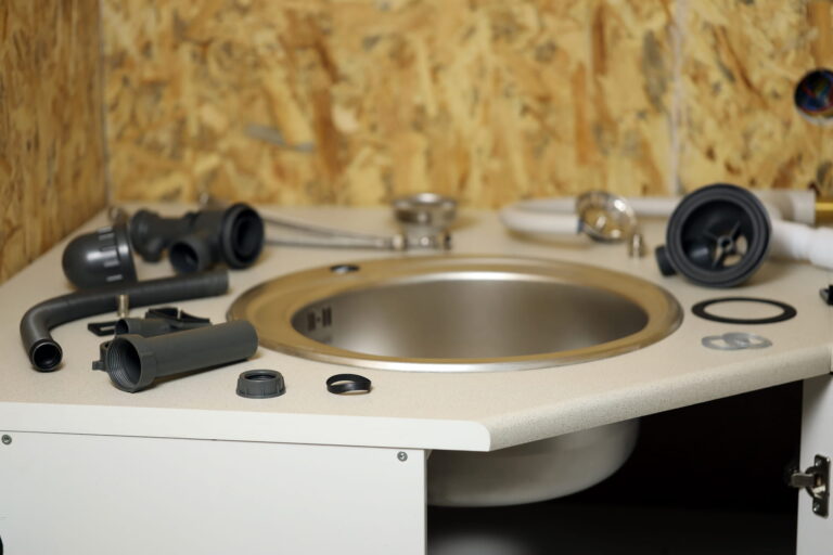 como evitar atascos en el fregadero